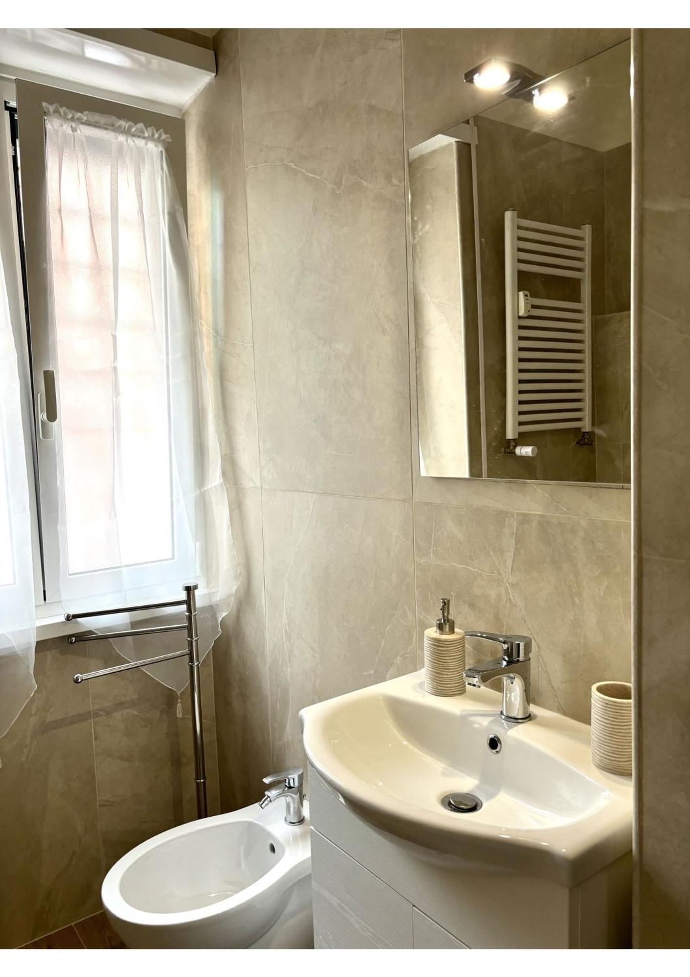 Casa Blaserna Nel Cuore Dello Shopping A Marconi E Trastevere Rom Exterior foto